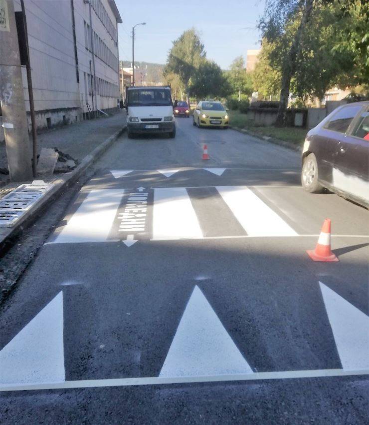 Община Мездра изгради четири повдигнати пешеходни пътеки и обнови хоризонталната пътна маркировка в града